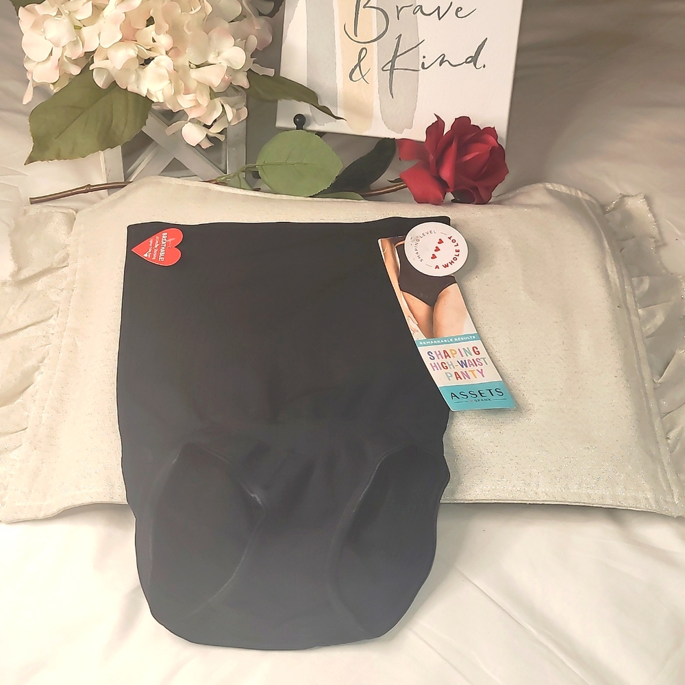 ASSETS by Spanx Intimate Shapewear Elegant wear Career Office wear